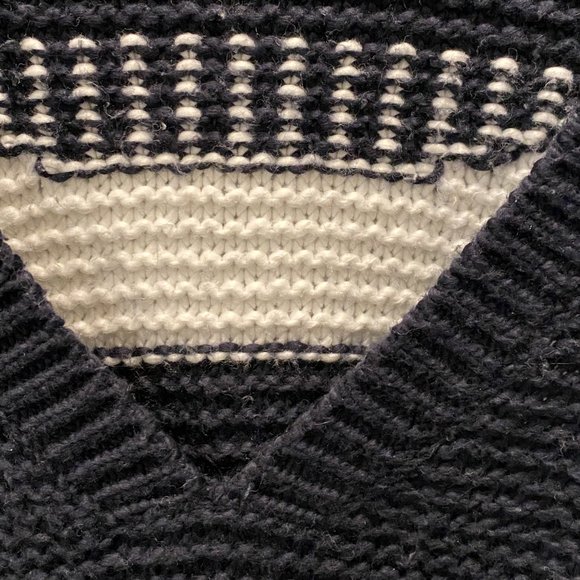 Oversized Couture Zafiris Rustic Navy White V-Neck Sweater - Picture 6 of 9